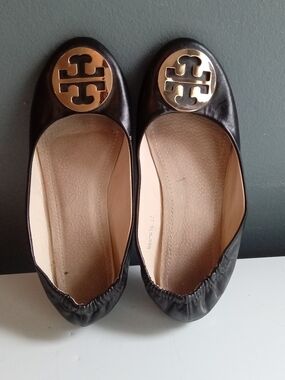Tory Burch Reva Black Leather Gold Logo Medallion Ballet Flats Size‎ 37